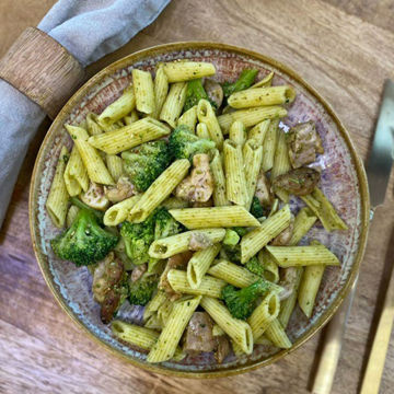 Afbeeldingen van Maaltijd pasta pesto